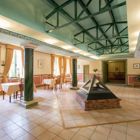 Spacious In Drome With Swimming Pool Villa *